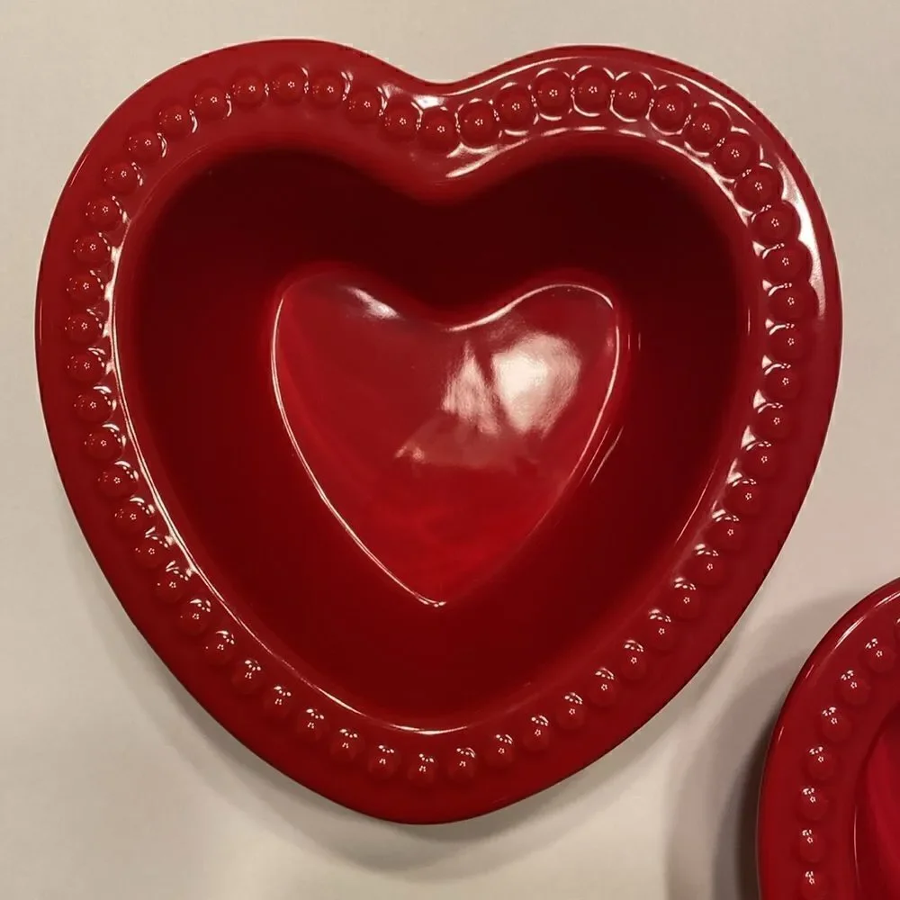 NWT Chantal Set of 2 Red Heart Valentine Baking Dishes